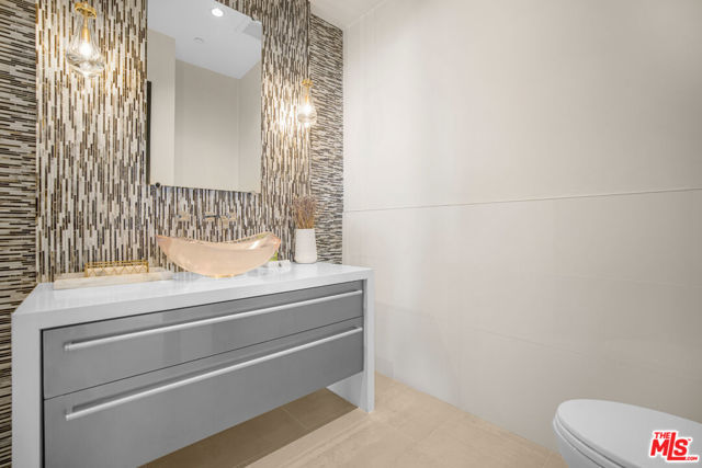 2501 Zorada Drive, Los Angeles CA: https://media.crmls.org/mediaz/b5b73ea0-ebc1-45b5-aa26-a2c0814861c0.jpg