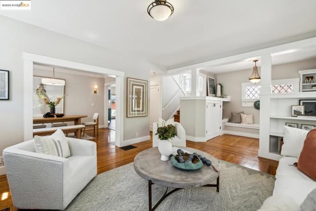5490 Kales AVE, Oakland CA: https://media.crmls.org/mediaz/b5b780d9-3c9c-4594-a3a3-c6b9a80cfd0e.jpg