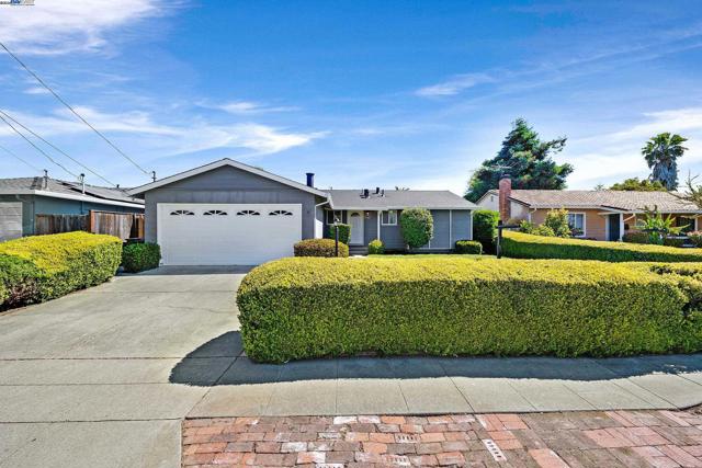 36560 Lakewood Dr, Newark CA: https://media.crmls.org/mediaz/b5b7c183-8a1f-468d-91d7-5dec7162ef23.jpg