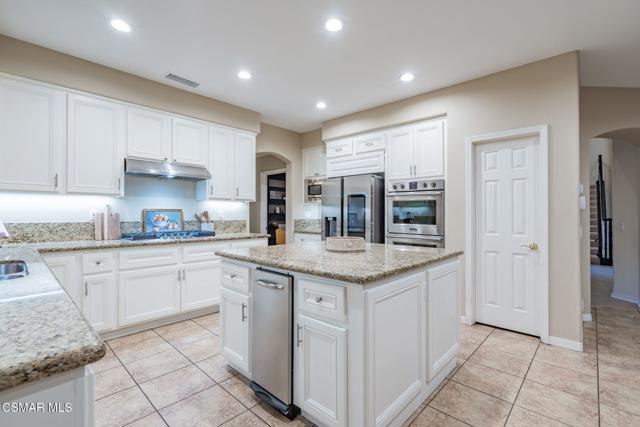 535 Winncastle Street, Simi Valley CA: https://media.crmls.org/mediaz/b5b7e357-e3b1-4b88-a202-a21d2909890d.jpg