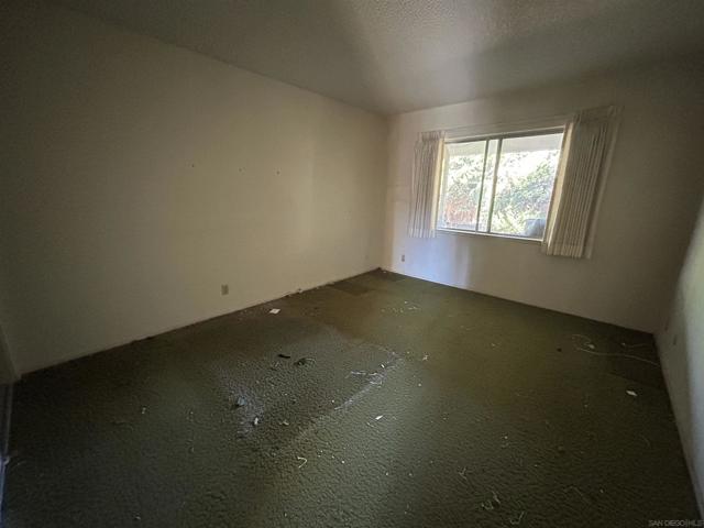 1638 La Tierra Ln, San Marcos CA: https://media.crmls.org/mediaz/b5b8342e-2d9c-4c02-a862-f0be8e7e4943.jpg