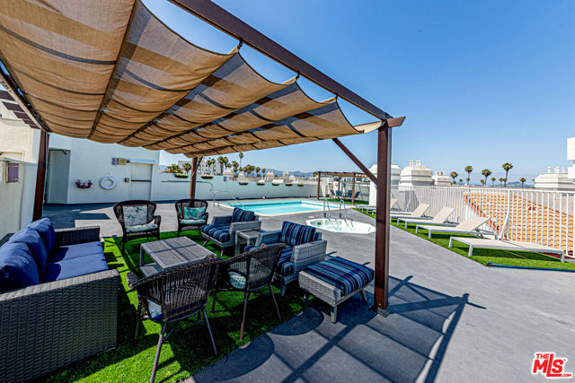 620 S Gramercy Place, Los Angeles CA: https://media.crmls.org/mediaz/b5b8395d-29c0-494b-b9be-c6e3177b0b64.jpg