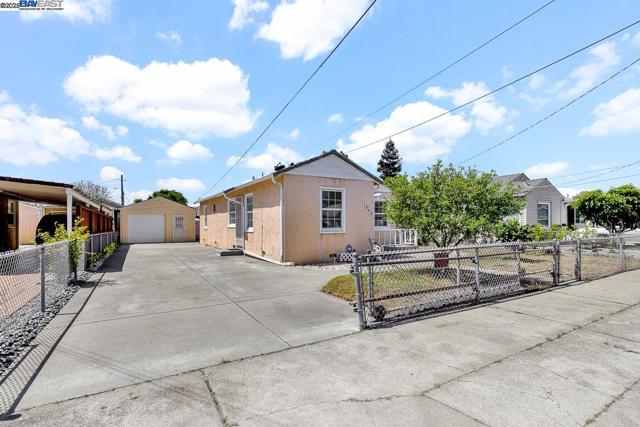 1069 Melcher St, San Leandro CA: https://media.crmls.org/mediaz/b5b89e50-e355-41d9-acd9-a29502decae0.jpg