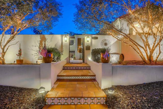 Detail Gallery Image 5 of 48 For 3217 Goldsmith St, San Diego,  CA 92106 - 5 Beds | 4 Baths