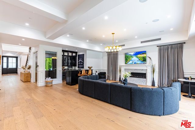 5162 Otis Avenue, Tarzana CA: https://media.crmls.org/mediaz/b5b9246f-5591-4d4a-9ad6-7303994686ae.jpg