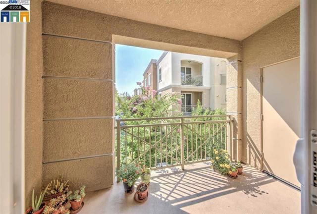 4740 Norris Canyon Rd, San Ramon CA: https://media.crmls.org/mediaz/b5b92bc7-e5f0-4fc5-a5bd-27cec7ff59d3.jpg
