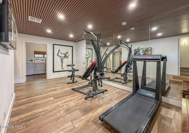 123 Lake Sherwood Drive, Lake Sherwood CA: https://media.crmls.org/mediaz/b5b98894-023f-4054-b43b-81e93c172e49.jpg