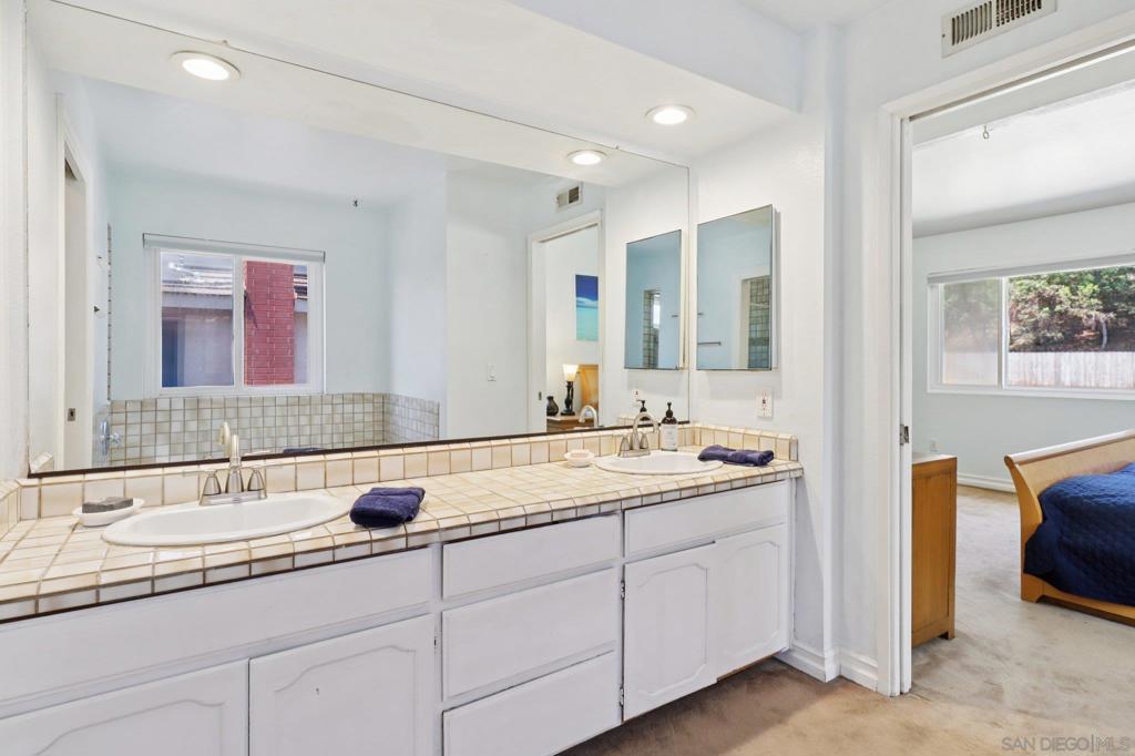 MLS #250035843SD img 33