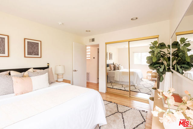 980 Oneonta Drive, Los Angeles CA: https://media.crmls.org/mediaz/b5ba2261-f0c1-4696-ba95-2310bb119c59.jpg