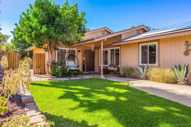 17162 Poblado Ct, San Diego CA: https://media.crmls.org/mediaz/b5ba32f2-6563-4b2c-945a-b48c8e34abff.jpg
