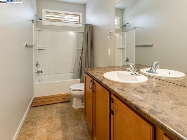 1178 Tropicana Ln, Brentwood CA: https://media.crmls.org/mediaz/b5ba3755-e640-4719-a737-4397bace9358.jpg