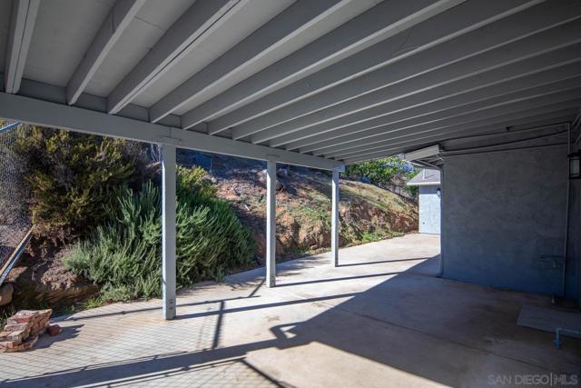 18435 Chablis Rd., Ramona CA: https://media.crmls.org/mediaz/b5bac82d-69ed-48c1-991e-263e543fa57c.jpg