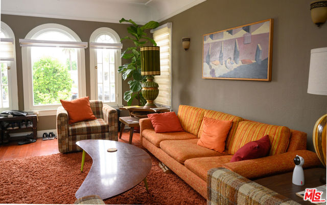 2822 S Victoria Avenue, Los Angeles CA: https://media.crmls.org/mediaz/b5bad17b-f954-4f02-8e8f-422d61e8d61c.jpg