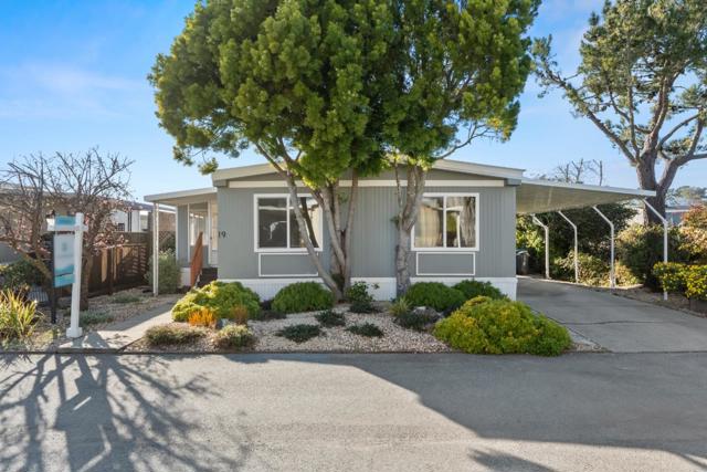 19 Dolphin Court, Half Moon Bay CA: https://media.crmls.org/mediaz/b5bb2fa4-bac7-458a-a51b-497e78cf0311.jpg
