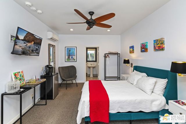 535 E Via Colusa, Palm Springs CA: https://media.crmls.org/mediaz/b5bb842a-26ef-484c-bf0a-1fade08648f5.jpg