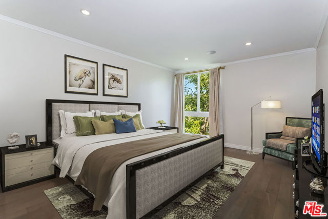906 N Doheny Drive, West Hollywood CA: https://media.crmls.org/mediaz/b5bbd587-6da9-4d8d-856a-406fb95dd587.jpg