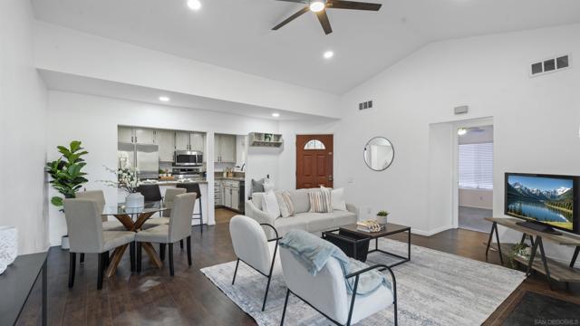 3633 Avocado Village Ct, La Mesa CA: https://media.crmls.org/mediaz/b5bbda6d-a1ae-4cc1-b158-c9356f47064f.jpg