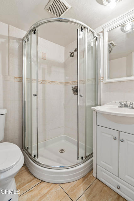 Detail Gallery Image 12 of 27 For 907 W Mission Rd #B,  Alhambra,  CA 91801 - 3 Beds | 3 Baths