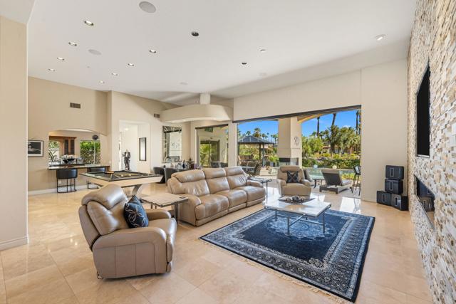 334 Crest Lake Drive, Palm Desert, CA 92211