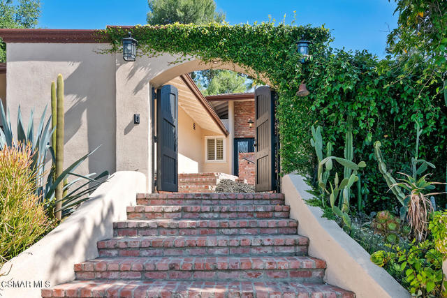 4809 Dunman Avenue, Woodland Hills CA: https://media.crmls.org/mediaz/b5bcb088-a31c-4101-a7d0-baca54926227.jpg