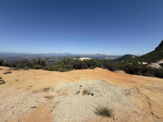 17441 Dos Picos Park Road, Ramona CA: https://media.crmls.org/mediaz/b5bcbb89-d1cd-4eaf-a166-75acbc91b847.jpg
