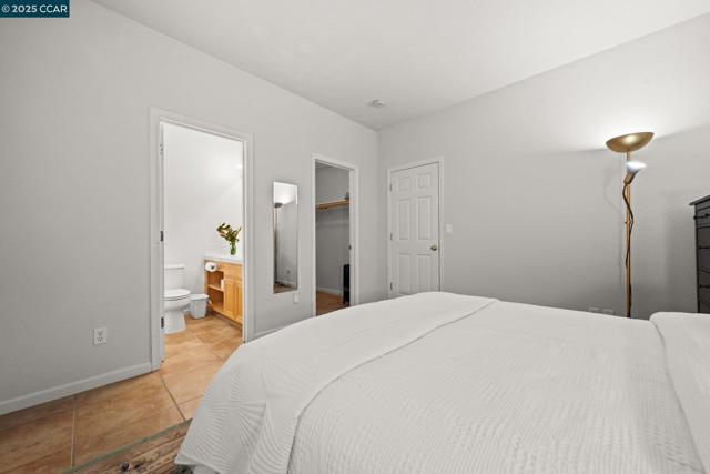 Image 23 of 60 For 868 Deer Spring Cir