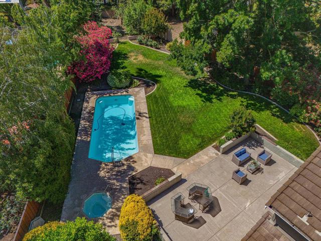 96 Trixie Dr, Livermore CA: https://media.crmls.org/mediaz/b5bcc53c-d3e0-4e39-9fe4-286c0dcfc58d.jpg