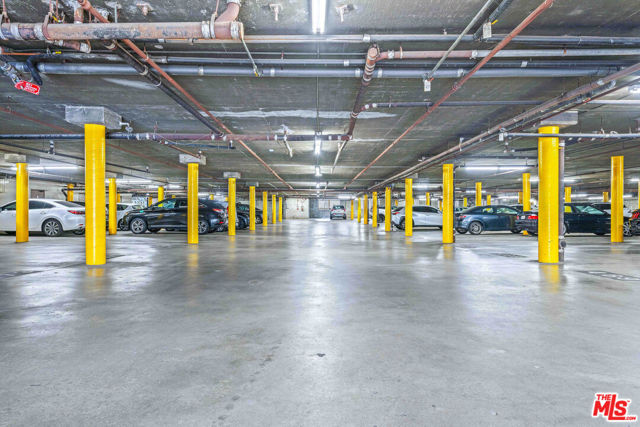 12801 Moorpark Street, Studio City CA: https://media.crmls.org/mediaz/b5bd5c4a-63d1-4a91-b508-2186f5f40aac.jpg