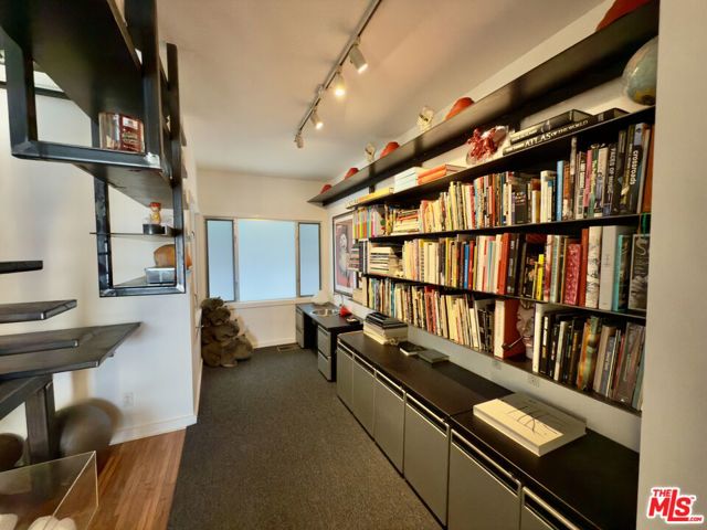 2714 4th Street, Santa Monica CA: https://media.crmls.org/mediaz/b5bd6861-66a6-4349-90d9-ee6785dd320f.jpg