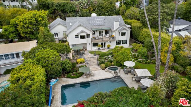 2660 Carman Crest Drive, Los Angeles CA: https://media.crmls.org/mediaz/b5bd76ee-3956-4227-94dd-a4b628d9b29b.jpg