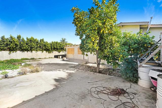 Detail Gallery Image 10 of 10 For 6537 Columbus Ave, Van Nuys,  CA 91411 - 5 Beds | 2/1 Baths