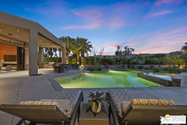 4 Paradise Cove Court, Rancho Mirage CA: https://media.crmls.org/mediaz/b5bdc1a2-4086-443a-81a8-a43a0c814fd9.jpg