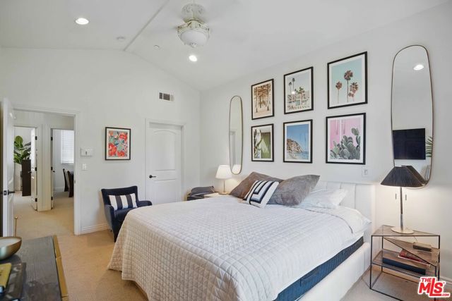 4541 Colfax Avenue, Studio City CA: https://media.crmls.org/mediaz/b5be38b1-11cc-4c68-a16a-4a7e7d359f11.jpg