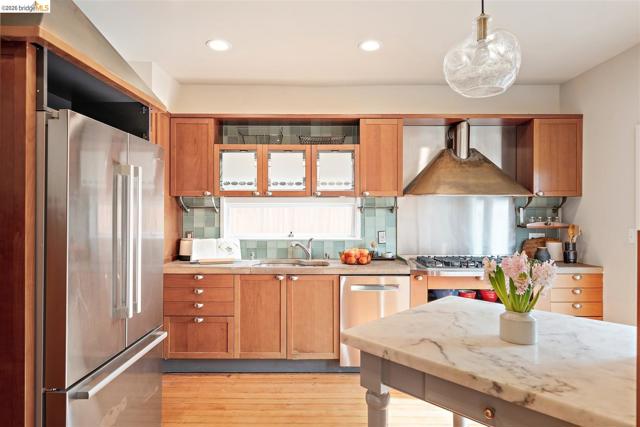 Image 14 of 58 For 685 Calmar Ave