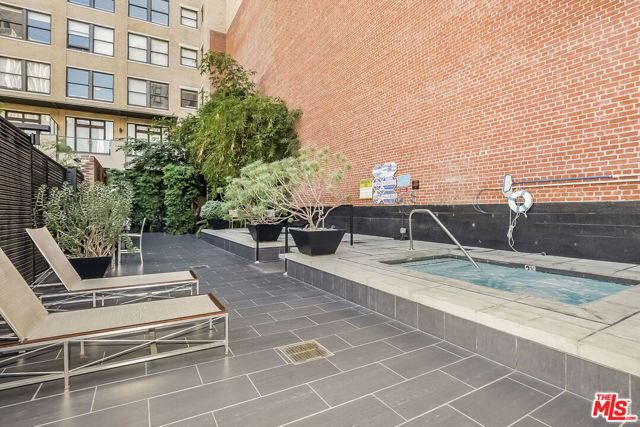 460 S Spring Street, Los Angeles CA: https://media.crmls.org/mediaz/b5be91f9-67b5-4eb4-b612-91aff7983b72.jpg