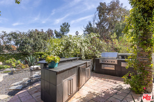 23407 W Copacabana Street, Malibu CA: https://media.crmls.org/mediaz/b5becb67-c08a-48fa-88db-425e5eabca21.jpg