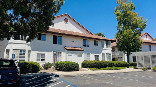 11545 Caminito La Bar, San Diego CA: https://media.crmls.org/mediaz/b5bee736-7fc3-4f35-b59c-479c35b18f26.jpg