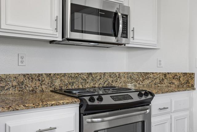 4905 Alicante Way, Oceanside CA: https://media.crmls.org/mediaz/b5bf0a8a-4aa5-48f5-8a1b-1eaaed738b0d.jpg