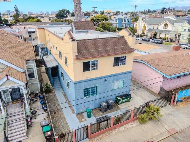 1437 25Th Ave, Oakland CA: https://media.crmls.org/mediaz/b5bf5f27-9c03-457d-be01-7c06d2db503b.jpg