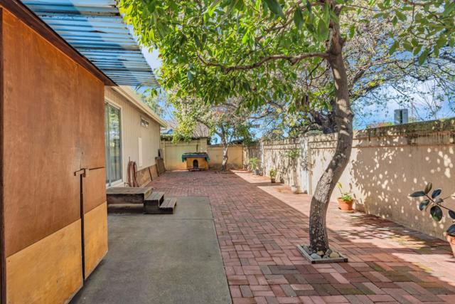 27950 Lancelot Court, Hayward CA: https://media.crmls.org/mediaz/b5bf6d89-8ef3-4c5e-9018-907280e70a7b.jpg
