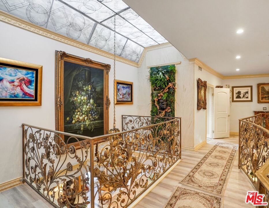 https://media.crmls.org/mediaz/b5bfe92f-b757-4ec8-9314-1a858513e3ba.jpg?preset=X-Large