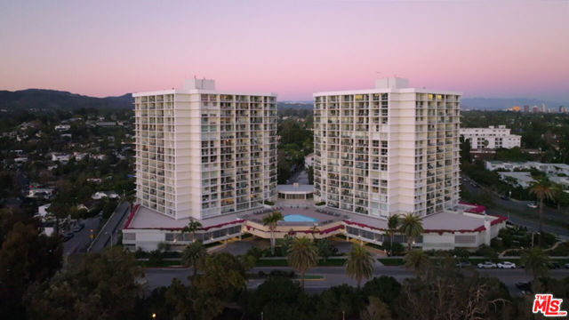 201 Ocean Avenue, Santa Monica CA: https://media.crmls.org/mediaz/b5c04fa0-f006-4dec-ab40-0494dd0edb9b.jpg