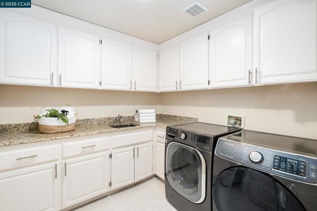 3363 Deer Hollow Drive, Danville CA: https://media.crmls.org/mediaz/b5c0b7a1-9782-4c46-bda6-601c8aeeaf3d.jpg