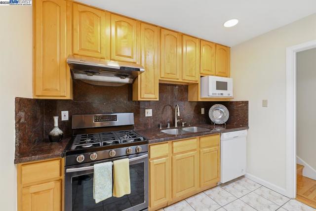 232 Longford Dr, South San Francisco CA: https://media.crmls.org/mediaz/b5c13f52-dd14-4052-bd7b-f73a646cdf2b.jpg