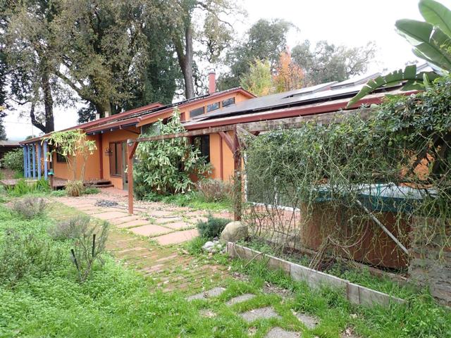 18039 Riverside Drive, Sonoma CA: https://media.crmls.org/mediaz/b5c15e0d-7d1d-4488-babd-ac11937cc4a5.jpg