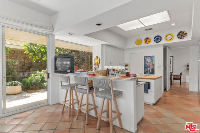 7 Churchill Lane, Rancho Mirage CA: https://media.crmls.org/mediaz/b5c1bb4d-258c-4b9f-b219-05ea8f745dc2.jpg