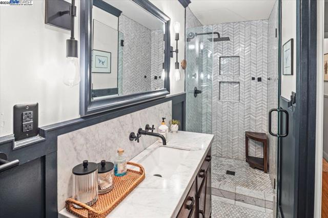 3231 Esperanza Dr, Concord CA: https://media.crmls.org/mediaz/b5c1c50a-61c5-48b3-b2a4-6b34f0c92333.jpg