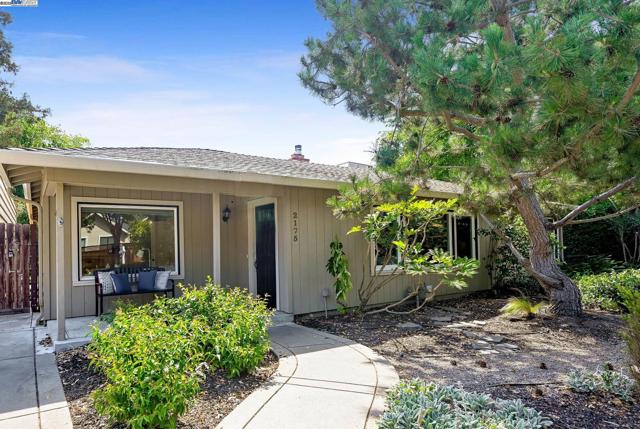 2175 Whyte Park Ave, Walnut Creek CA: https://media.crmls.org/mediaz/b5c1e302-3829-4157-b592-ed995297458a.jpg