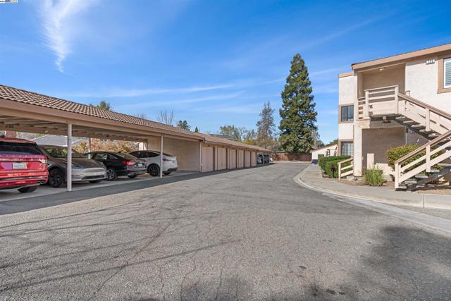 129 Ray St, Pleasanton CA: https://media.crmls.org/mediaz/b5c1ee53-3ec3-4b37-8972-80eb0b52a376.jpg