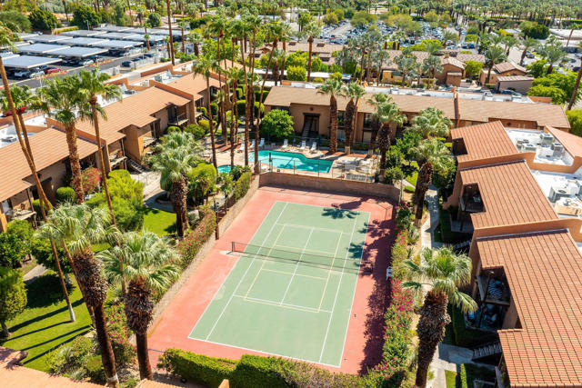 291 E Mel Avenue, Palm Springs CA: https://media.crmls.org/mediaz/b5c23f1a-bd94-4db7-be29-3013b3306c09.jpg